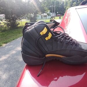 Black and Gold Men's Athletic Shoes